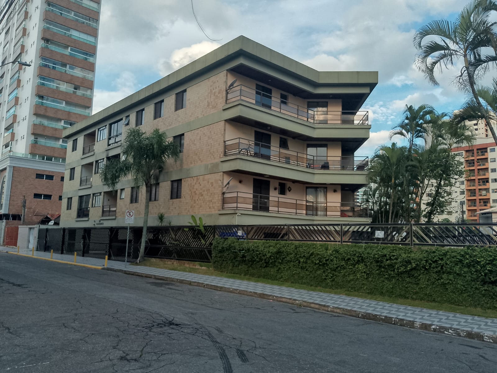 Apartamento amplo na Praia Grande, Pagamento facilitado REF 236